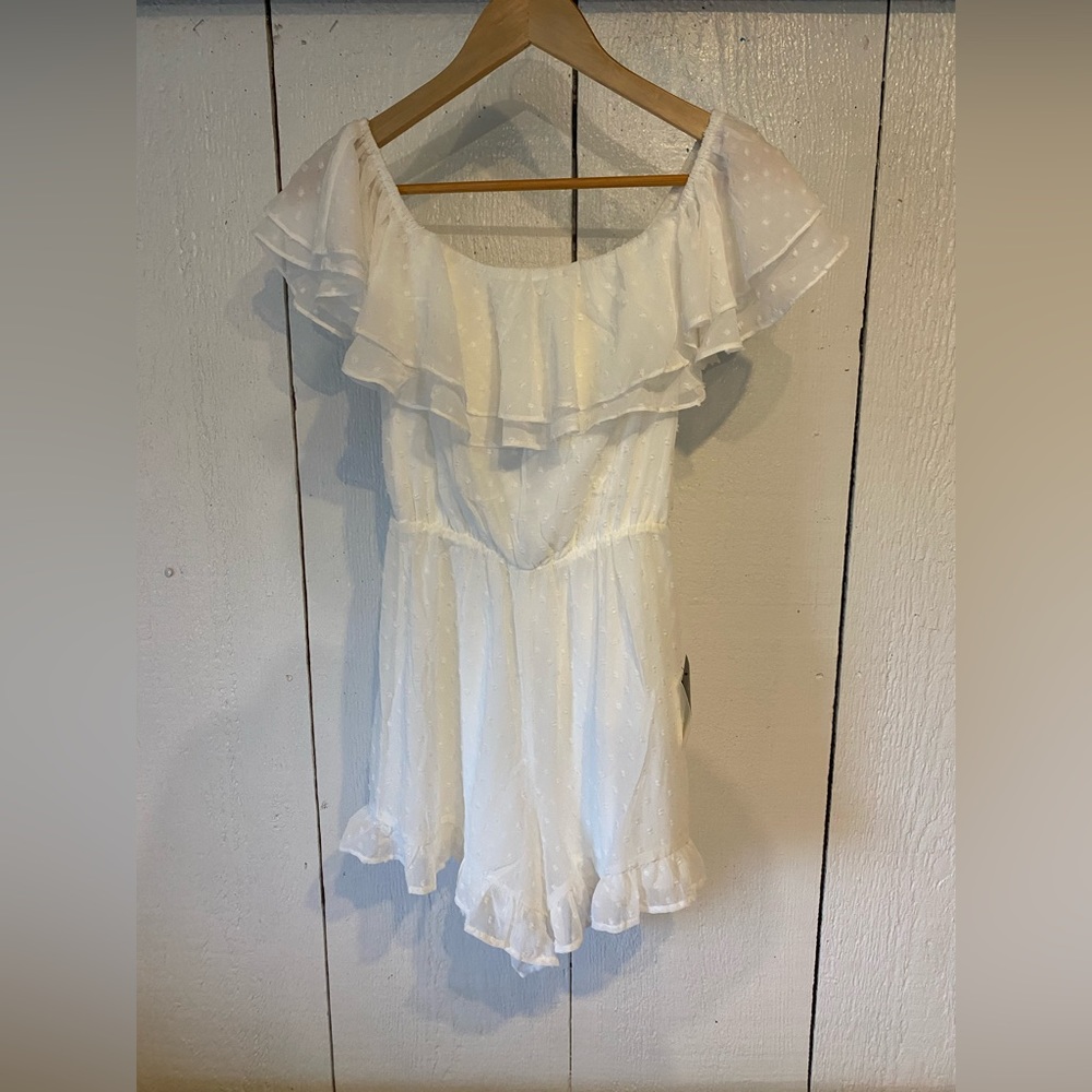 NWT Lulu’s White Swiss Dot Romper